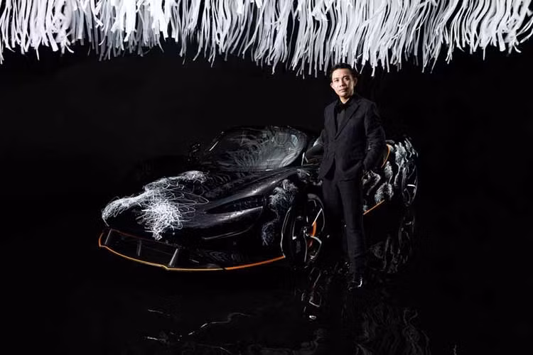  Minh Nhựa mua McLaren Elva giá 190 tỷ đồng Sau khi ra biển số cho siêu xe Pagani Huayra vào ngày 29/10/2018, Minh Nhựa cũng tuyên bố luôn không chơi siêu xe, để các anh em cùng đam mê khác nhập về chơi, 2 năm sau, Hoàng Kim Khánh mang McLaren Senna về Việt Nam dù xe mang biển Campuchia, nhưng cũng khiến cho thị trường siêu xe hypercar tại Việt Nam bắt đầu nóng trở lại. 