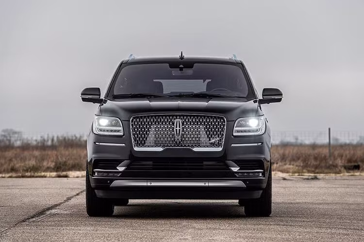 Tuy nhiên khi sử dụng cho một chiếc SUV hạng sang cỡ lớn với trọng lượng hơn 2,6 tấn, động cơ này mới này vẫn chưa đáp ứng được niềm đam mê tốc độ của nhiều chủ nhân Lincoln Navigator HPE600 2019.