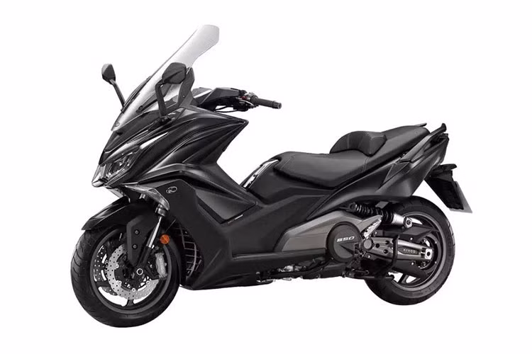 Hướng đến sự thoải mái và tiện lợi để đi lại trong nội đô, xe ga Kymco AK550 vẫn mang thiết kế maxi-scooter đồ sộ. Các đặc điểm lợi thế của xe có thể kể đến việc xe sử dụng hộp số vô cấp nên không cần sử dụng đến côn tay, yên xe rài, rộng và vô cùng thoải mái.