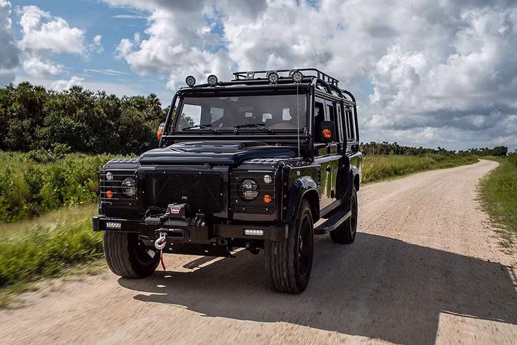 Theo EDC cho hay, để có thể sở hữu một chiếc xe SUV Land Rover Defender tương tự như trong bài viết này, người chơi sẽ phải liên hệ trực tiếp với hãng để được tư vấn và báo giá tùy theo các trang bị cá nhân hóa.