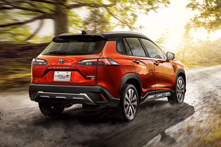 Được biết, mẫu xe SUV Toyota Corolla Cross đã ra mắt thị trường Đài Loan vào tháng 10 năm ngoái. Trong tháng 8/2021 vừa qua, hãng Toyota đã bán được gần 40.000 chiếc Corolla Cross cho khách hàng Đài Loan. Nhờ kết quả này, Toyota Corolla Cross đã thống trị phân khúc SUV cỡ B nói riêng và toàn thị trường ôtô Đài Loan nói chung.