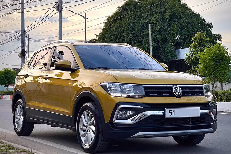 Gần đây, nhiều người còn phát hiện T-Cross đã bất ngờ biến mất khỏi danh mục sản phẩm trên website của Volkswagen tại Việt Nam. Không rõ hãng đang có ý định khai tử T-Cross hay do xe đang hết hàng nên tạm thời bị ẩn đi.