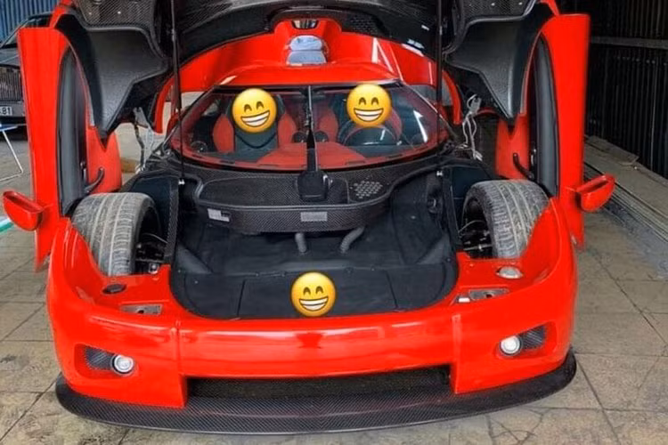 Đại lý Alain Class Motor tại Dubai cũng là nơi đã bán hai siêu phẩm: Pagani Huayra của doanh nhân Phạm Trần Nhật Minh (hay còn gọi là Minh "nhựa") và McLaren Senna cực độc cho đại gia Hoàng Kim Khánh.