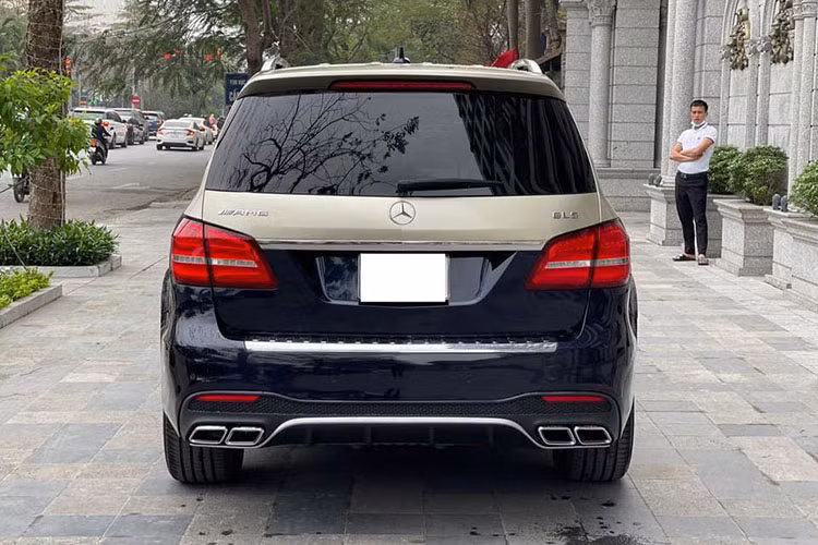 Sức mạnh của Mercedes-Benz GLS400 4Matic đến từ khối động cơ V8 bi-turbo sản sinh 333 tại dải vòng tua 5.250 – 6.000 vòng/phút và mô-men xoắn 480 Nm tại dải vòng tua 1.600 – 4.000 vòng/phút. Sức mạnh này đi kèm với hộp số 4 bánh toàn thời gian 4Matic và hộp số 9 cấp 9G-Tronic.