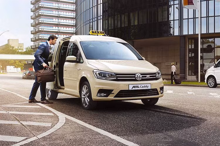 Không chỉ là đối tác của Audi trong giải đua xe điện Formula E, ABT còn độ lại các sản phẩm khác thuộc tập đoàn ôtô lớn nhất thế giới là Volkswagen. Trước tương lai động cơ đốt trong bị "khai tử", hãng đã vừa công bố ý tưởng độ lại các dòng xe truyền thống thành xe điện.