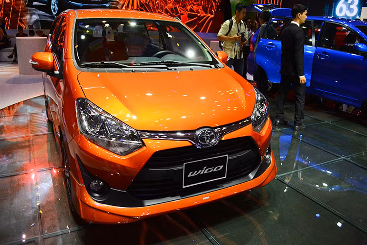 Toyota Wigo lần đầu tiên ra mắt vào năm 2012, nay đã xuất hiện tại Việt Nam. Xe hướng đến những khách hàng trẻ tuổi mong muốn sở hữu một chiếc xe vừa túi tiền, an toàn và tiết kiệm nhiên liệu. Do đó, những ai có ngân sách vừa phải có thể trông đợi vào giá bán của dòng xe này.