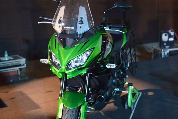 Xe vẫn mang thiết kế sport-touring với đầu đèn và tay lái của xe được bố trí cao, tạo cho người lái tư thế ngồi rất thoải mái. Đầu xe được tích hợp thêm kính chắn gió giúp giảm gió tạt vào người biker sử dụng xe. Bình xăng có dung tích 18,9 lít, lớn hơn 1,9 lít so với thế hệ cũ. 