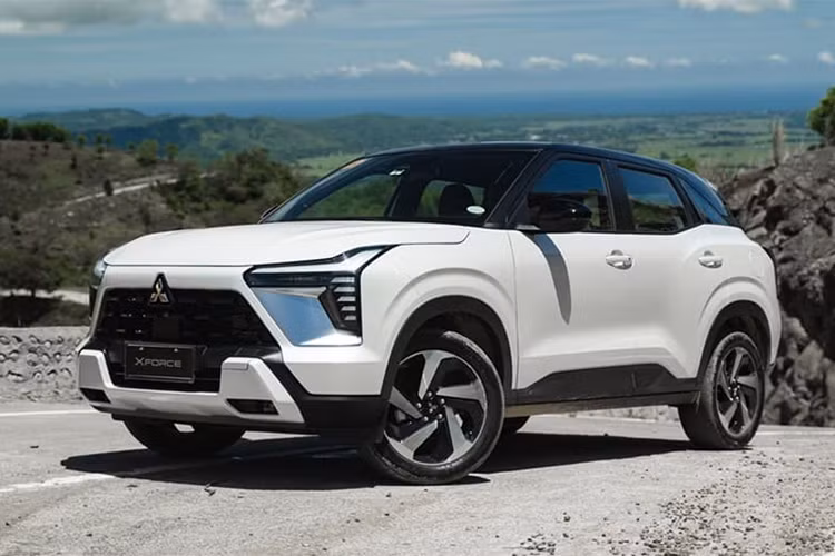 Điểm nhấn quan trọng nhất của phiên bản Mitsubishi Xforce HEV e:Motion 2025 mới nằm ở hệ truyền động hybrid, được mượn từ dòng Xpander Hybrid. Cụ thể, hệ thống này bao gồm: Động cơ xăng 1.6L MIVEC, công suất 95 mã lực, mô-men xoắn cực đại 134 Nm. Mô-tơ điện công suất 116 mã lực, giúp xe vận hành mạnh mẽ hơn. 