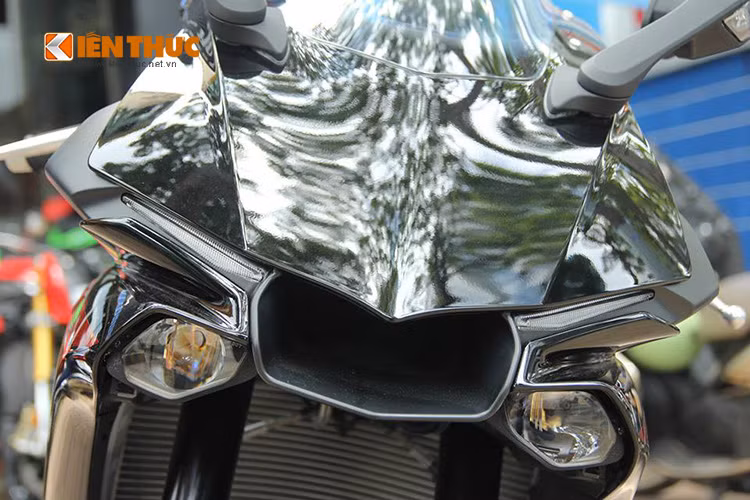 YZF-R1 2015 với những nâng cấp ở hệ thống khung sườn để đảm bảo xe cân bằng, ổn định hơn khi vào cua, cải tiến này cũng được rút ra từ đường đua MotoGP.