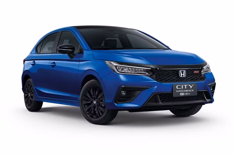 Tại thị trường Thái Lan, xe được phân phối cả bản máy xăng và hybrid với tổng cộng 5 phiên bản, bao gồm 3 bản chạy xăng và 2 bản hybrid. Mức giá xe Honda City hatchback 2024 tương đương từ 420 - 560 triệu đồng. Hiện nhiều khách hàng Việt cũng tỏ ra thích thú với biến thể này và hy vọng xe có thể bán ra tại Việt Nam.