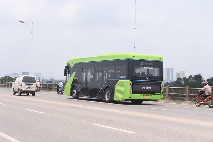 Xe có thiết kế thân thiện với màu xanh lá làm chủ đạo, khẳng định định hướng đầu tư và phát triển hệ sinh thái các phương tiện giao thông thông minh, sử dụng năng lượng xanh, thân thiện với môi trường và bảo vệ sức khỏe cộng đồng của VinFast.