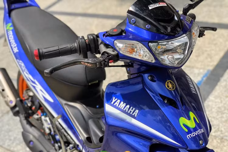 Ra mắt lần đầu vào năm 1998 nhưng tới nay, mẫu xe máy Yamaha 125ZR (hay Yamaha Z125 hay "Ya cá mập" theo cách gọi của dân chơi Việt Nam) vẫn đang được sản xuất tại Malaysia. Được nhập về bởi một số cửa hàng tư nhân, hiện 125ZR đã trở thành một dòng xe đắt giá, với tổng giá trị lên tới khoảng 250 triệu đồng khi "ra biển".