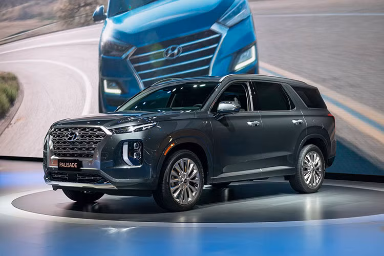 Tại thị trường Philippines, giá xe Hyundai Palisade 2020 được bán ra khởi điểm 3,24 triệu Peso (khoảng 1,44 tỷ đồng). Xe sẽ cạnh tranh với những đối thủ như Ford Explorer và Mazda CX-9 tại thị trường này. Hiện chưa rõ sau Philippines, Hyundai Palisade 2020 có được giới thiệu tại những thị trường Đông Nam Á khác như Việt Nam hay không.