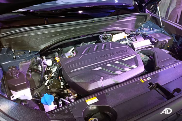 Nằm bên dưới nắp capô của Hyundai Palisade 2020 tại Philippines là khối động cơ diesel tăng áp, dung tích 2,2 lít với công suất tối đa 197 mã lực và mô-men xoắn cực đại 441 Nm. Sức mạnh được truyền tới bánh thông qua hộp số tự động 8 cấp. Đặc biệt, Hyundai Palisade 2020 sẽ không dùng cần số truyền thống mà chuyển sang dạng nút bấm Shift by Wire mới.