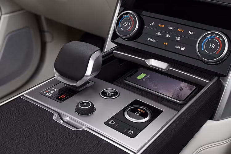 Hang loat xe Range Rover 2022 dinh loi chot giu cam bien va cham-Hinh-2