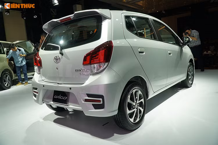 Tính tổng mức giảm giá và ưu đãi mà phiên bản 1.2 MT của Toyota Wigo mới đang nhận được lên đến 40 triệu đồng, khiến cho mức giá bán thực tế của xe tại thị trường hiện chỉ còn 310 triệu đồng, mức hấp dẫn nhất kể từ khi mẫu xe này được nhập khẩu về Việt Nam năm ngoái.