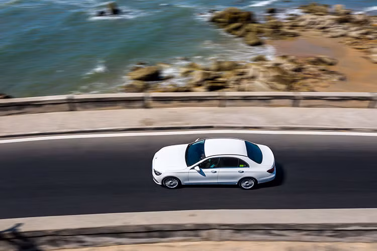 Ở khía cạnh an toàn, E-Class 2021 sở hữu hàng loạt tính năng an toàn đáng chú ý như Hỗ trợ đỗ xe tự động Active Parking Assist tích hợp Camera 360; ATTENTION ASSIST; ESP Curve Dynamic Assist; Crosswind Assist; Phanh tay điều khiển điện với chức năng nhả phanh thông minh; Hỗ trợ khởi hành ngang dốc (Hill-Start Assist) cùng 7 túi khí.