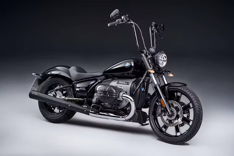 Mẫu R18 của BMW Motorrad sắp chính thức ra mắt thị trường Đông Nam Á, cụ thể là Malaysia vào tháng 10 năm nay. Theo đó, những chiếc BMW R18 đầu tiên được bán ra thị trường đều là bản đặc biệt với tên gọi đầy đủ BMW R18 First Edition mới, thị trường Malaysia sẽ chỉ có 18 chiếc BMW R18 phiên bản đặc biệt này. 