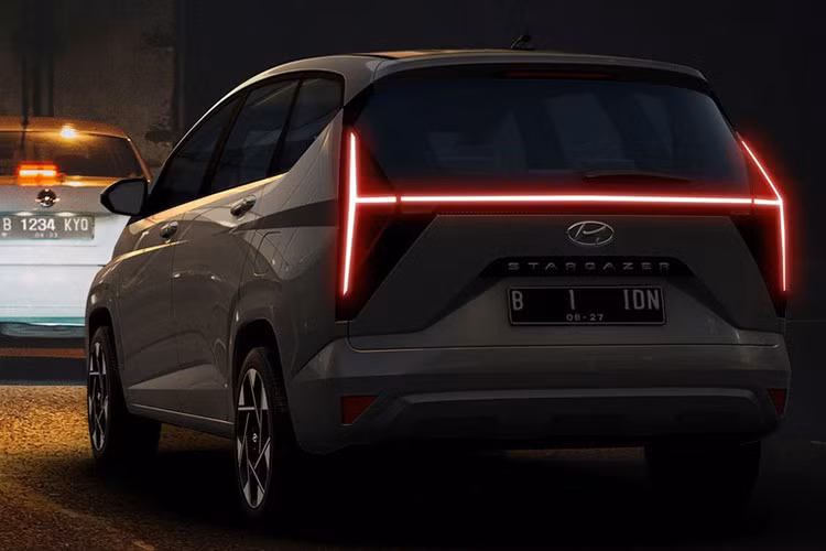 Công nghệ an toàn sẽ là điểm nhấn quan trọng của Hyundai Stargazer bởi mẫu MPV này cũng được trang bị gói Hyundai SmartSense gồm các tính năng hấp dẫn như hỗ trợ tránh va chạm phía trước, cảnh báo khi người lái mất tập trung,...