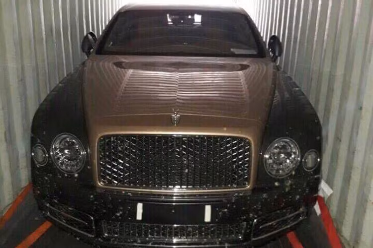 Siêu xe sang Bentley Mulsanne EWB 2017 ra mắt lần đầu tiên tại triển lãm Geneva 2016, trong đó, chữ EWB viết tắt của từ Extended Wheelbase, ám chỉ đây là phiên bản trục cơ sở dài của chiếc Bentley EWB 2017, vốn đã xuất hiện tại thị trường Việt Nam vào giữa tháng 3/2017.