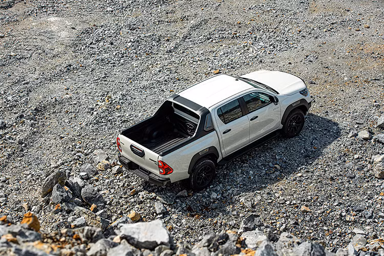 Cung cấp sức mạnh cho bán tải Toyota Hilux mới trên cả 4 phiên bản là động cơ dầu, 2GD-FTV, 4 xi-lanh thẳng hàng. Trong đó, phiên bản Hilux 2.4L 4x2 MT; Hilux 2.4L 4x2 AT có công suất là 147 mã lực và mô-men xoắn cực đại 400 Nm.