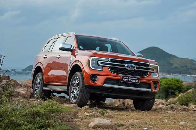 Ford Viet Nam giam 100% phi truoc ba cho loat oto 