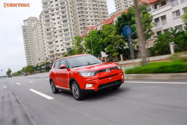 Trước sức ép từ đối thủ Hyundai Kona cùng loạt xe giá rẻ mới ra mắt tại thị trường Việt Nam, Ssangyong buộc phải giảm giá hàng loạt mẫu xe với mức giảm lên đến hàng trăm triệu đồng. Xuất hiện tại thị trường Việt Nam vào năm 2016, tuy nhiên chỉ sau hai năm thì thương hiệu này dần im tiếng và "lặn mất tăm" và có khá ít các hoạt động trên thị trường ôtô Việt.
