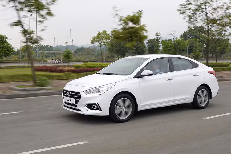 Với lợi thế lắp ráp trong nước với tỉ lệ nội địa hóa 12% và sẽ tăng lên trong thời gian tới. Hyundai Accent 2018 mới sẽ là một đối thủ đáng gờm trong phân khúc hạng B vốn bị thống trị bởi Toyota Vios và Honda City.