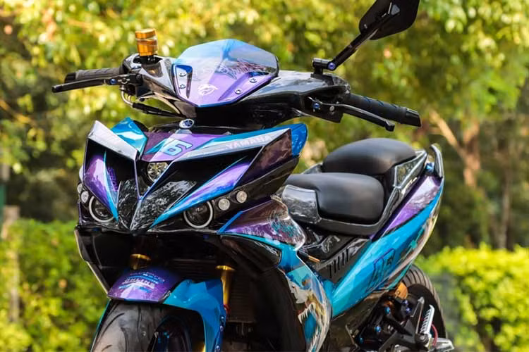 Tại sự kiện YamahaGP 2018 vừa diễn ra tại TP HCM, chiếc xe Yamaha Exciter 150 trong bài viết này đã giành giải nhất cuộc thi xe đẹp đầu năm 2018 do chính nhà tài trợ Yamaha bầu chọn. Theo chủ nhân của chiếc xe, anh đã đặt khá nhiều tâm huyết vào chiếc xe từ thiết kế bên ngoài đến các món đồ chơi.