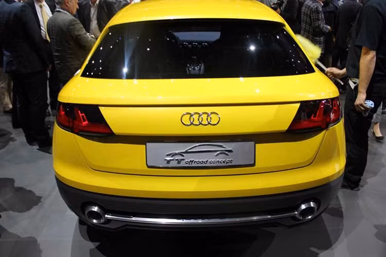 Theo một số nguồn tin, Audi Q3 thế hệ tiếp theo sẽ được tăng kích thước để cung cấp không gian nội thất rộng rãi hơn. Do đó, Audi Q4 dự kiến cũng sẽ có kích thước lớn hơn các đối thủ như BMW X2, Range Rover Evoque và Mercedes-Benz GLA. Ngoài ra, Q4 sẽ có chiều dài ít nhất 4.500 mm, nhỉnh hơn 110 mm so với Q3 phiên bản hiện tại.