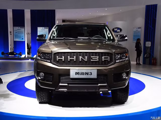 N3 là mẫu xe đầu bảng mới trong dòng bán tải N-Series của hãng xe Huanghai tại Trung Quốc. Ngoài mẫu xe bán tải N3 này, dòng N-Series của hãng Huanghai còn có N1, N1S và N2. Các kích thước cơ bản của Huanghai N3 bao gồm chiều dài tổng thể 5.595 mm, rộng 1.950 mm, cao 1.865 mm và chiều dài cơ sở 3.405 mm.
