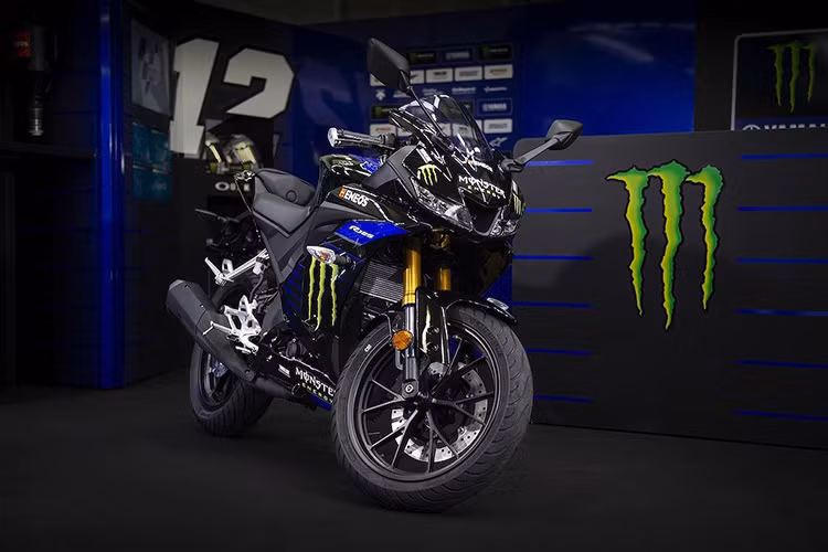 Sau khi chiếc xe máy côn tay Exciter 150 Monster Energy vừa được ra mắt ở các nước Đông Nam Á thì tại châu Âu, mẫu xe môtô thể thao Yamaha R125 Monster Energy 2019 mới cũng đã được hãng Yamaha công bố.