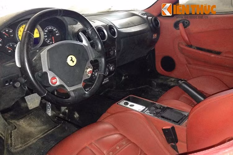 Ferrari 430 Scuderia là 1 trong những mẫu siêu xe đình đám nhất thế giới khi được ra mắt vào năm 2007. "Siêu ngựa" tích hợp hàng loạt tính năng tương tự các mẫu xe đua F1 và còn được tay đua huyền thoại Micheal Schumacher tham gia phát triển cũng như ra mắt.