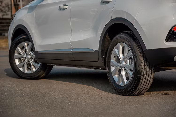 Xe được trang bị bộ hộp số vô cấp CVT hoàn toàn mới với 8 cấp giả lập duy nhất trong phân khúc với 03 chế độ lái ấn tượng: Thành thị: cho cảm giác lái hiệu quả tại khu vực đô thị. Tiêu chuẩn: cho những điều kiện lái xe thông thường. Thể thao: mang lại những trải nghiệm mới mẻ và mạnh mẽ với dòng xe đa dụng cỡ nhỏ.