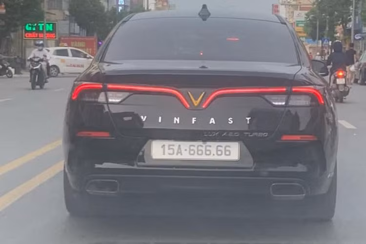 VinFast LUX A2.0 bien 