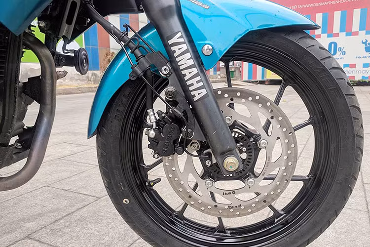 So với phiên bản đầu tiên ra mắt vào năm 2017, Yamaha FZ25 ABS 2019 mới cũng đã được nâng cấp thêm hệ thống phanh ABS kênh đôi. Ngoài nâng cấp này ra thì xe không có thay đổi nào khác về thiết kế lẫn trang bị.