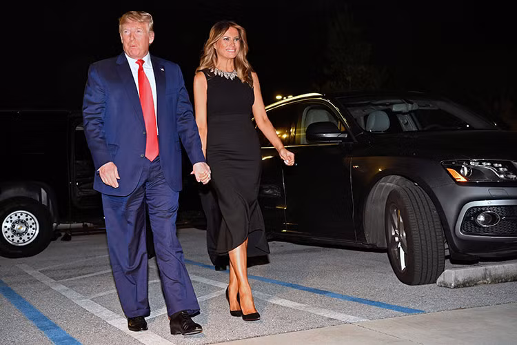 Bà Melania Trump sinh ra trong gia đình có cha là người buôn bán ôtô. Sau này, khi lấy chồng là tỷ phú Donald Trump, bà Melania vẫn giữ đam mê và trong bộ sưu tập xe sang trị giá 2 triệu USD của gia đình, bà Melania và ông Trump dường như đặc biệt yêu thích những chiếc xe siêu sang, mui trần hay siêu xe...