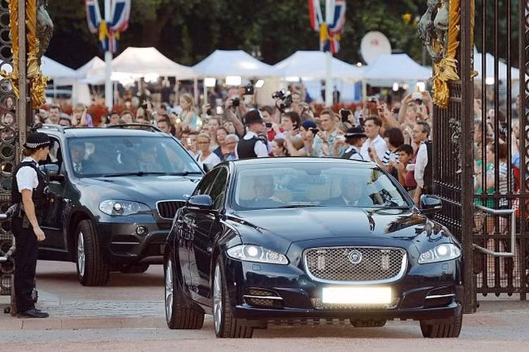 Được biết mẫu Jaguar XJ mới nhất ra mắt công chúng vào năm 2009 và là mẫu xe chính thức của hoàng gia Anh cũng như các bộ trưởng Anh.