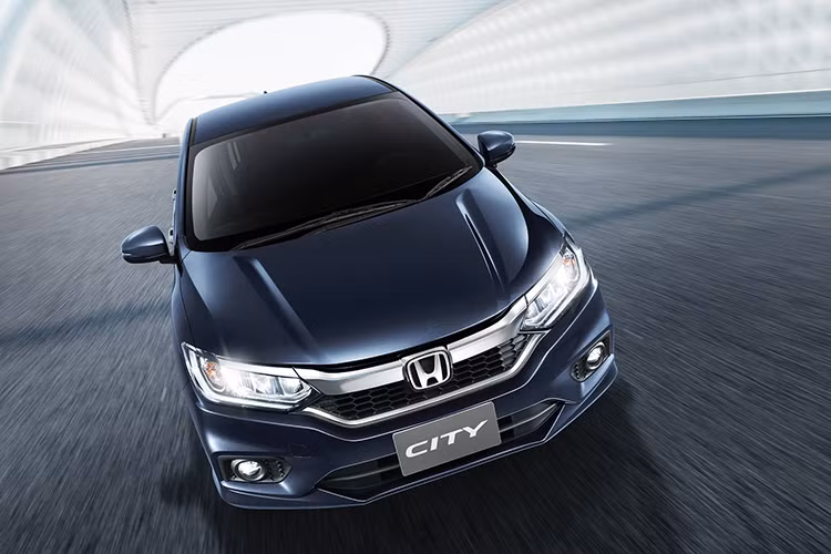 Với ý tưởng phát triển tổng thể “Chiếc xe thông minh mạnh mẽ vượt trội”, City phiên bản 2017 tập trung vào 3 yếu tố: Thiết kế cao cấp – Tiện ích tối ưu – An toàn vượt trội, hướng tới các khách hàng trẻ trung, ưa thích sự năng động, hiện đại cùng sự tiện nghi và an toàn tối đa.