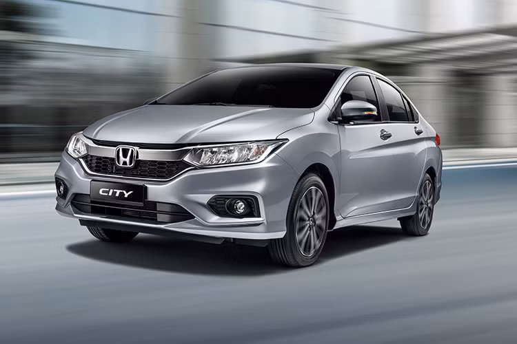 Tại thị trường Việt Nam, thương hiệu ôtô Honda áp dụng chế độ bảo hành 3 năm hoặc 100.000 km tùy theo điều kiện nào đến trước cho mẫu xe City phiên bản 2017 này. Bên cạnh đó, Honda Việt Nam cũng cung cấp gói gia hạn bảo hành tùy chọn dành cho các khách hàng mua xe.
