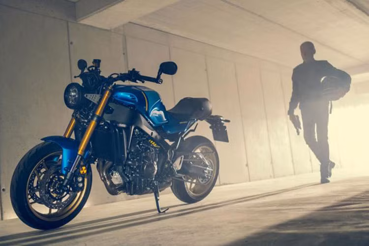 Trong phân khúc xe hoài cổ, Yamaha cũng có chỗ đứng trên thị trường với dòng sản phẩm có tên gọi "Sports Heritage" - tạm dịch là di sản thể thao - với các mẫu xe như XSR 155, XSR 700 và cao cấp nhất là XSR 900. Mới đây, hãng xe Nhật Bản vừa công bố phiên bản Yamaha XSR 900 2022 mới với khá nhiều nâng cấp đáng chú ý.
