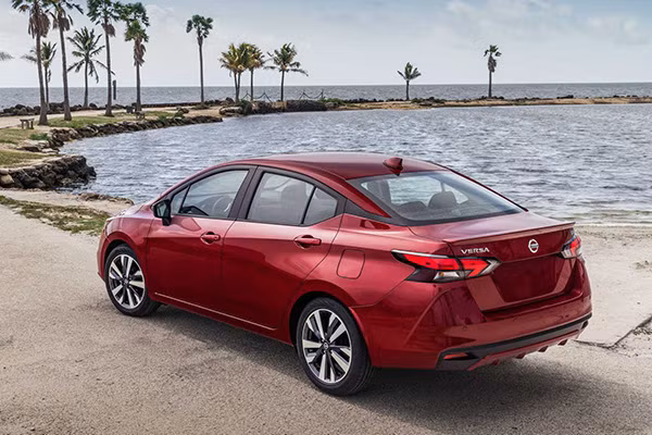 Nissan Sunny 2021 gia re lo hen thi truong oto Viet-Hinh-3