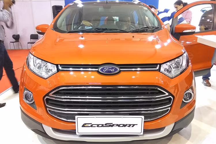 Chỉ khoảng 650 triệu đồng, khách hàng Việt đã có thể sở hữu một chiếc xe cỡ nhỏ Ford Ecosport – Một trong những mẫu xe SUV ăn khách bậc nhất thị trường Việt Nam ở thời điểm hiện tại. Xe đang được phân phối với 3 phiên bản khác nhau dưới dạng lắp ráp trong nước, đi kèm giá bán dao động từ 565 - 642 triệu đồng.