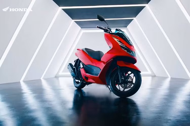 Honda PCX 160 2023 mới là mẫu xe maxi scooter khá đình đám tại Đông Nam Á, trong đó có Việt Nam. Mẫu xe này vừa được ra mắt thêm bản nâng cấp tại Indonesia, cập nhật thêm nhiều màu mới để mang đến cho người dùng nhiều lựa chọn hơn.