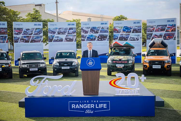 Ford Ranger 2021 lap rap Viet Nam xuat xuong, tu 616 trieu dong