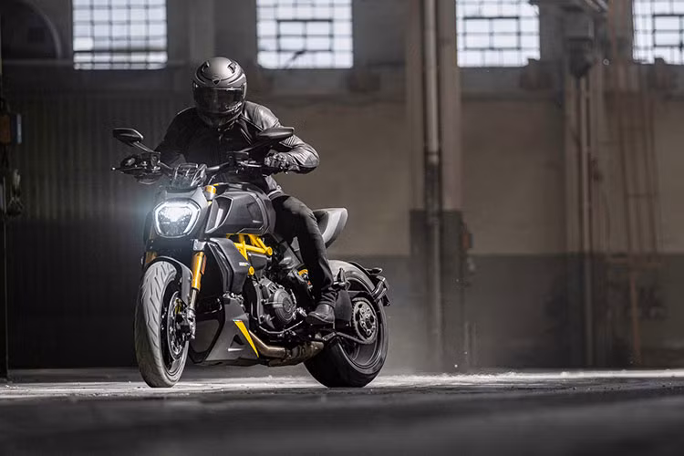 Ducati Diavel 1260 S sở hữu 3 chế độ lái, bao gồm Sport (thể thao), Touring (đi đường trường) và Urban (thành phố). Bên cạnh đó, mẫu xe cruiser cỡ lớn của Ducati cũng nhận được một loạt các công nghệ như kiểm soát lực kéo, tùy chỉnh sức mạnh động cơ, tùy chỉnh góc bốc đầu.
