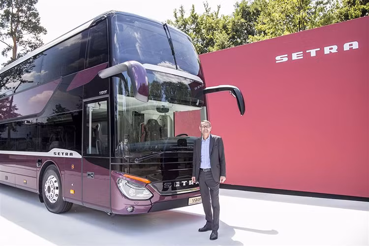 Setra S 531DT được trang bị động cơ diesel 6 xy-lanh dung tích 12,8 lít mới nhất có thể sản sinh công suất 510 mã lực và mô-men xoắn đạt tới 2.500Nm từ mức 1.100 vòng/phút, mạnh hơn cả siêu xe Koenigsegg Regera ở mức 2.000Nm. Bên cạnh đó mẫu xe được thông báo sẽ tiết kiệm được khoảng 3.000 lít nhiên liệu so với thế hệ cũ cho mỗi 100.000km lái xe liên tục.
