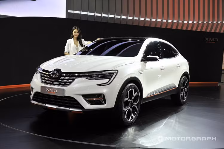 So với Arkana, Renault Samsung XM3 Inspire 2020 có thiết kế ngoại thất không khác biệt quá nhiều, trừ logo và màu sơn. Trên Renault Samsung XM3 Inspire Concept xuất hiện một số điểm nhấn màu cam trên tấm ốp bảo vệ gầm và thanh ba-bô-lê bên sườn.