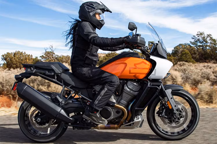 Dự kiến, Harley-Davidson Pan America 1250 mới sẽ chính thức có mặt tại Malaysia vào khoảng tháng 4 hoặc tháng 5. Dự kiến, mẫu xe này cũng sẽ về đến Việt Nam trong khoảng thời gian này và sẽ có giá bán cao hơn thị trường trong khu vực.