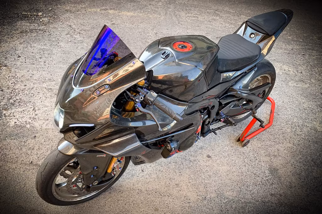 Theo đại diện của workshop, gói phụ kiện trên chiếc Suzuki GSX-R1000 này có tổng giá trị lên đến hơn 500 triệu đồng, chưa tính giá trị chiếc xe.